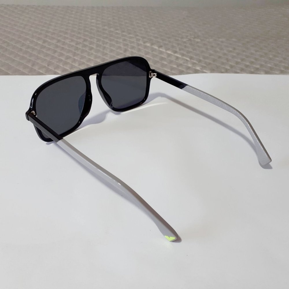 /*S/ NWOT Fendi aviator-like black & grey frame black tinted lens sunglasses - Picture 9 of 10